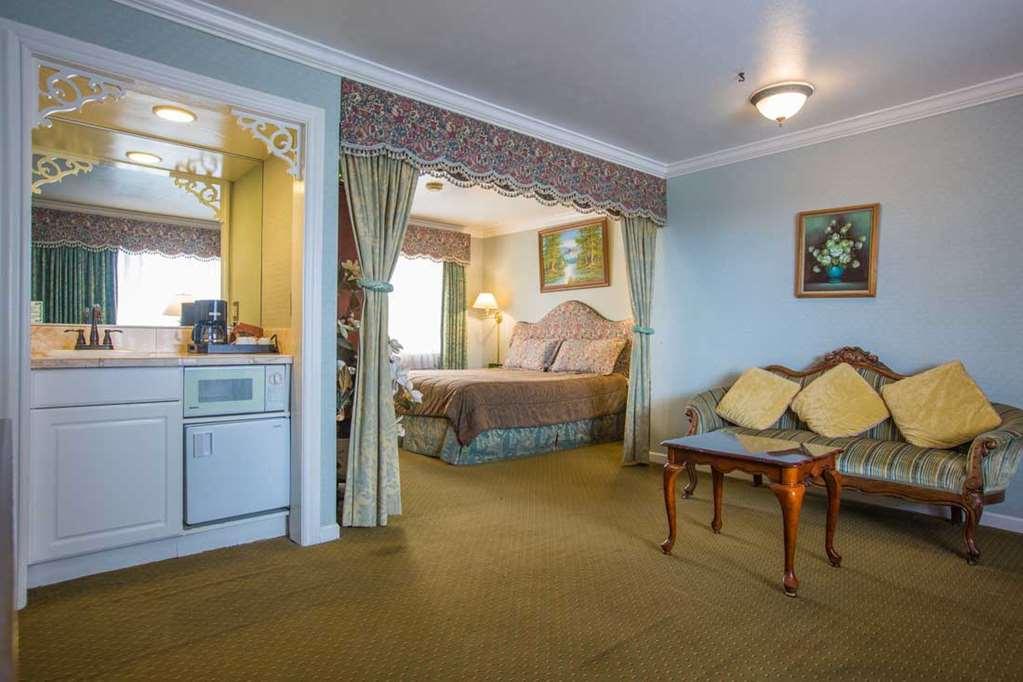 Carmel Inn & Suites Room photo